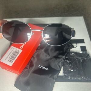 Livho Silver Frame Round Sunglasses